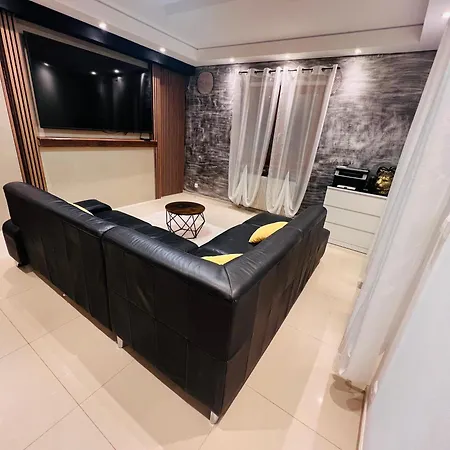 Apartamento A 4-room Family House Only 6 Km From Basel *